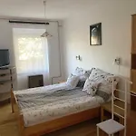 Feszek Apartmanhaz *