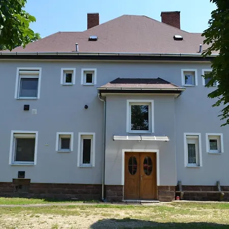 Fészek *