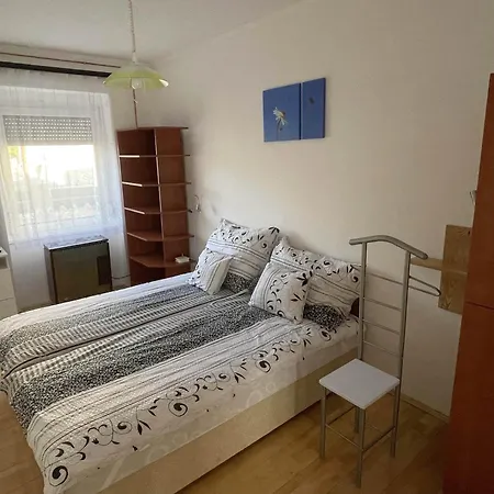 Feszek Apartmanhaz *